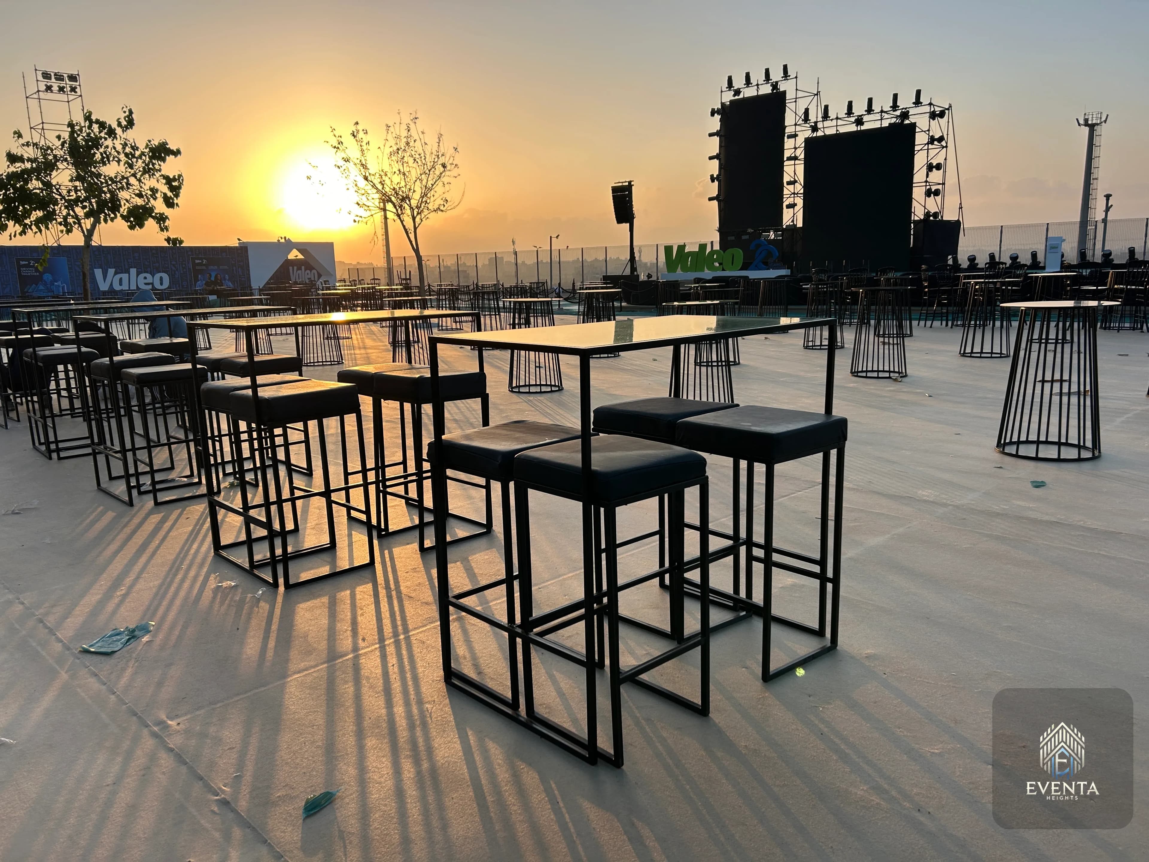 ترابيزة High Table