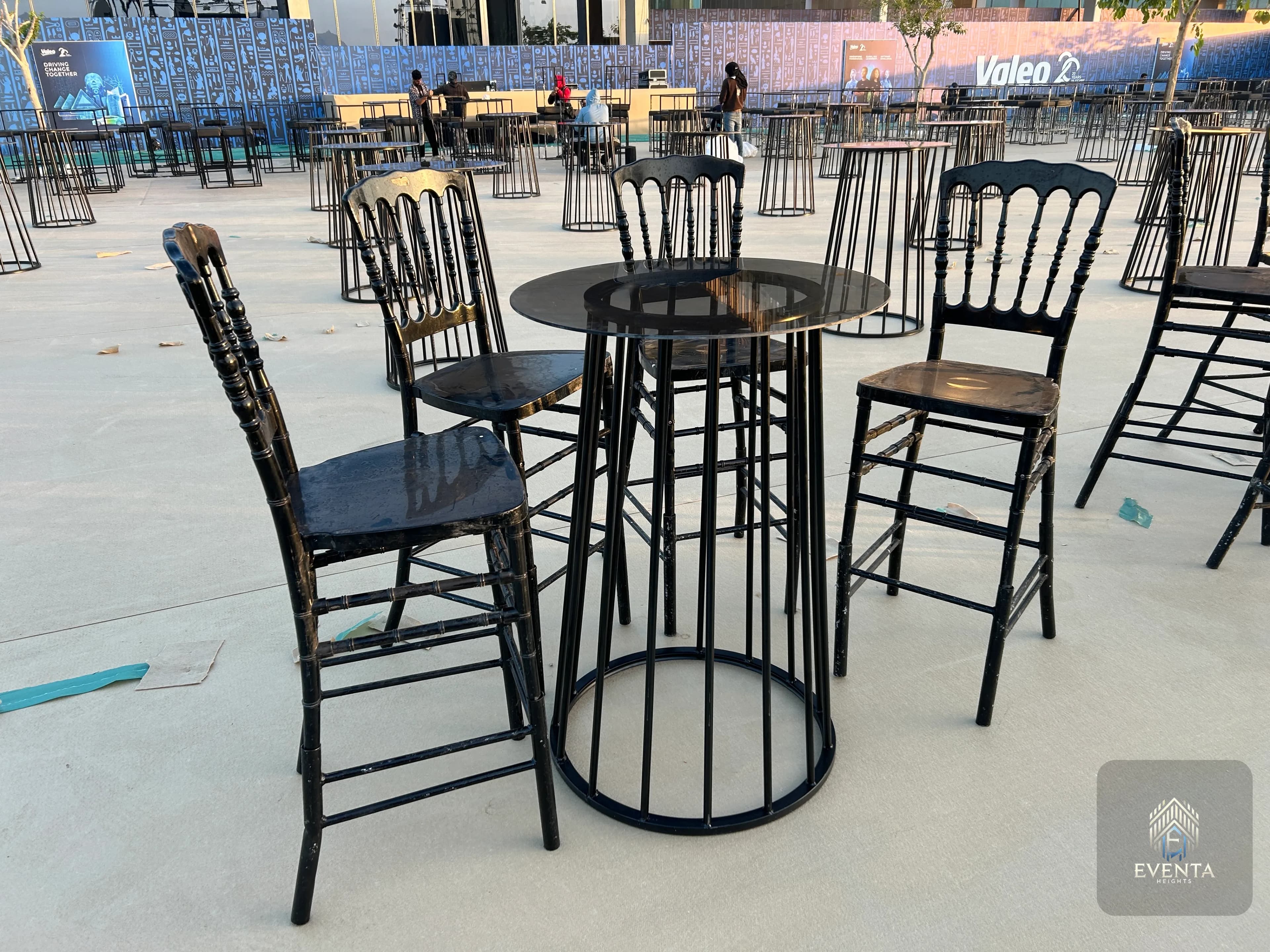 ترابيزة High Table دائرية
